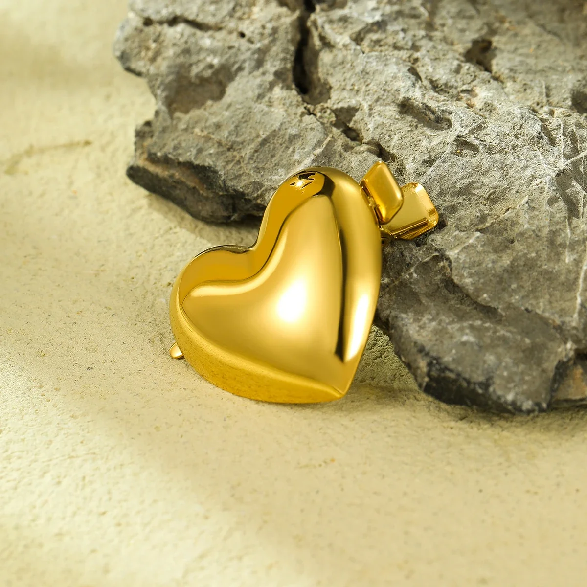 Hair Clips, Textured Starfish & Puffed Heart, Gold-Plated Steel