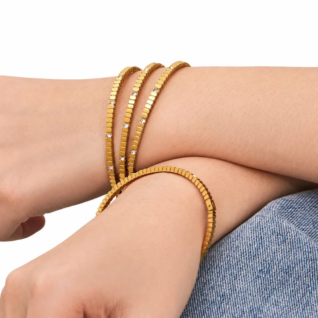 Ribbed Gold-Plated 316L Steel CZ Clasp Bangle