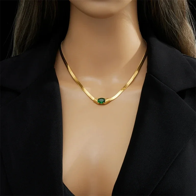 Foto prodotto: Chain Necklace with Oval Green Crystal, Gold-Plated Stainless Steel
