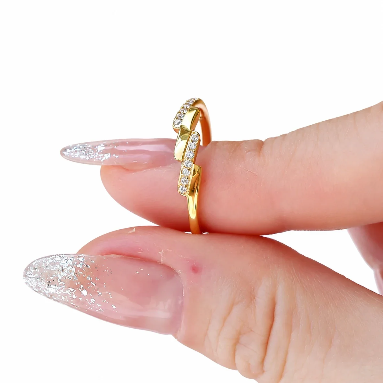 Foto del producto: Anillo con Barras de Pavé Alternadas en Acero Inoxidable Chapado en Oro