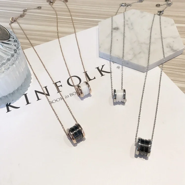 Ketting met keramische tonhanger en kristalaccent, roestvrij staal productfoto