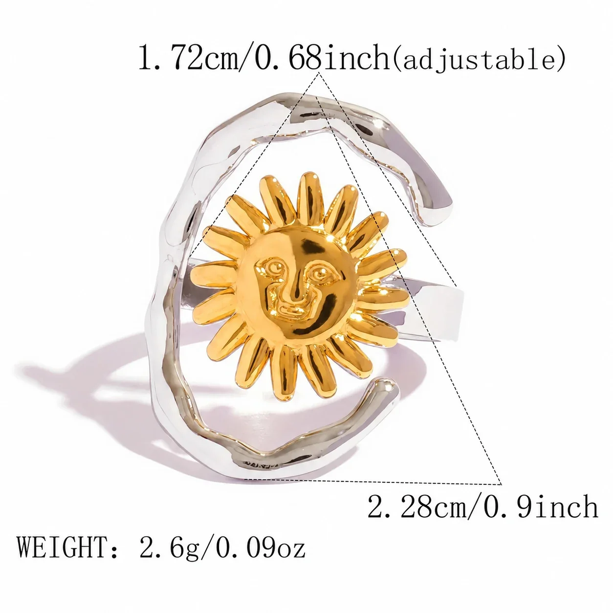 Open ring met zonnengezicht en hamerslaglook in roestvrij staal goud PVD productfoto