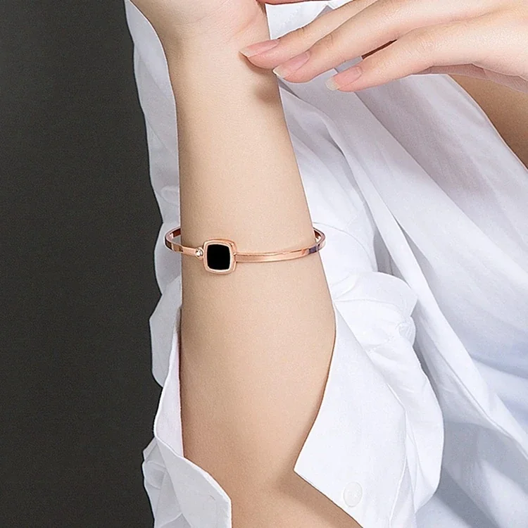 Foto del producto: Bangle Bracelet with Black Square Inlay & Crystal, Stainless Steel