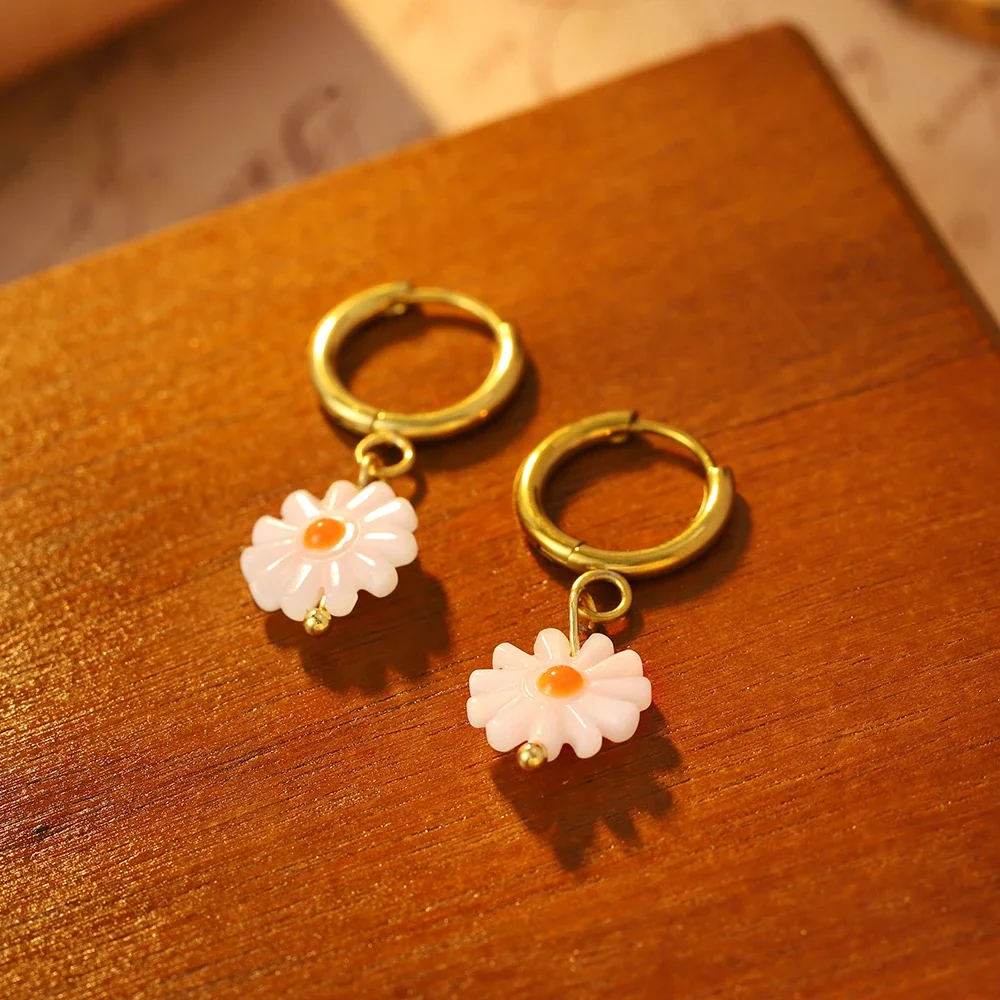 Produktfoto: Daisy Drop-Creolen, Edelstahl 316 mit 18K Gold PVD
