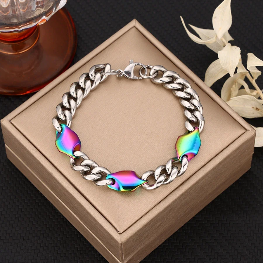 Photo produit : Bracelet à maille gourmette avec trois motifs écusson PVD doré