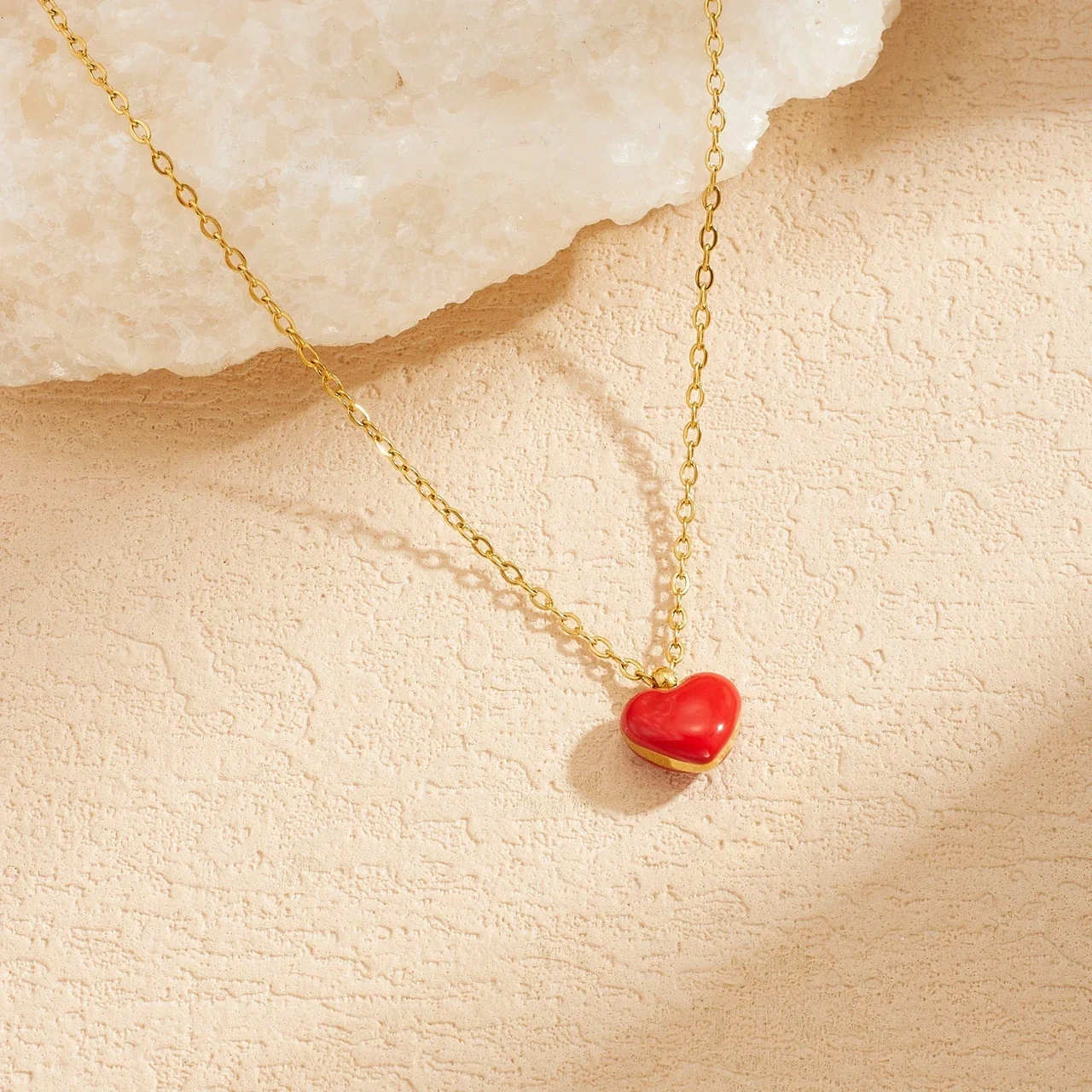 Photo produit : Ensemble collier et bracelet cœurs rouges, acier plaqué or