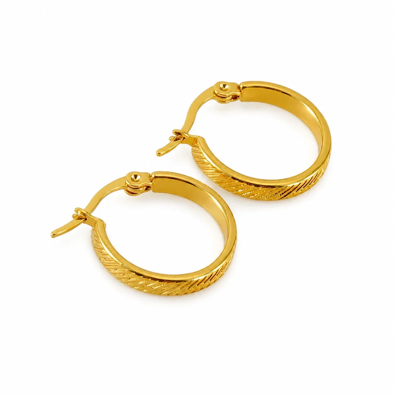Refined 18K Gold-Plated Ribbed Oval Hoop Earrings