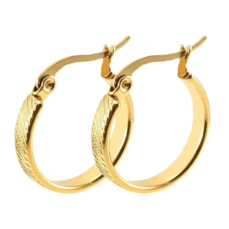 Refined 18K Gold-Plated Ribbed Oval Hoop Earrings