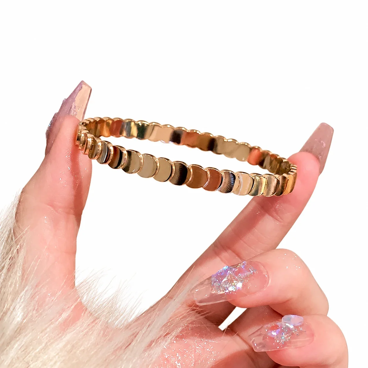 Crystal-Set Slim Bangle Bracelet in Rose Gold-Plated Stainless Steel - Fish Scale Rose Gold