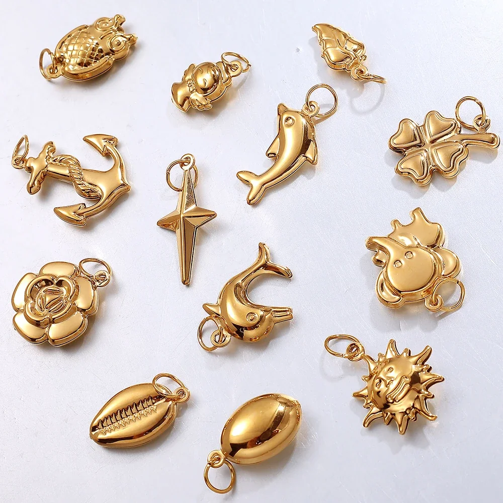 Foto del producto: Colgantes con motivos huecos de acero inoxidable chapado en oro