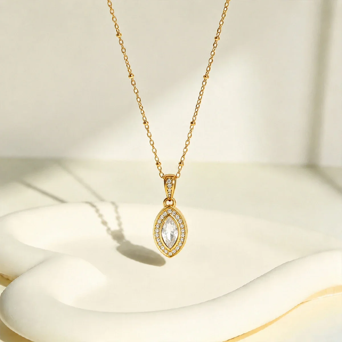 Ronde kristallen halohangerketting, 18K verguld productfoto