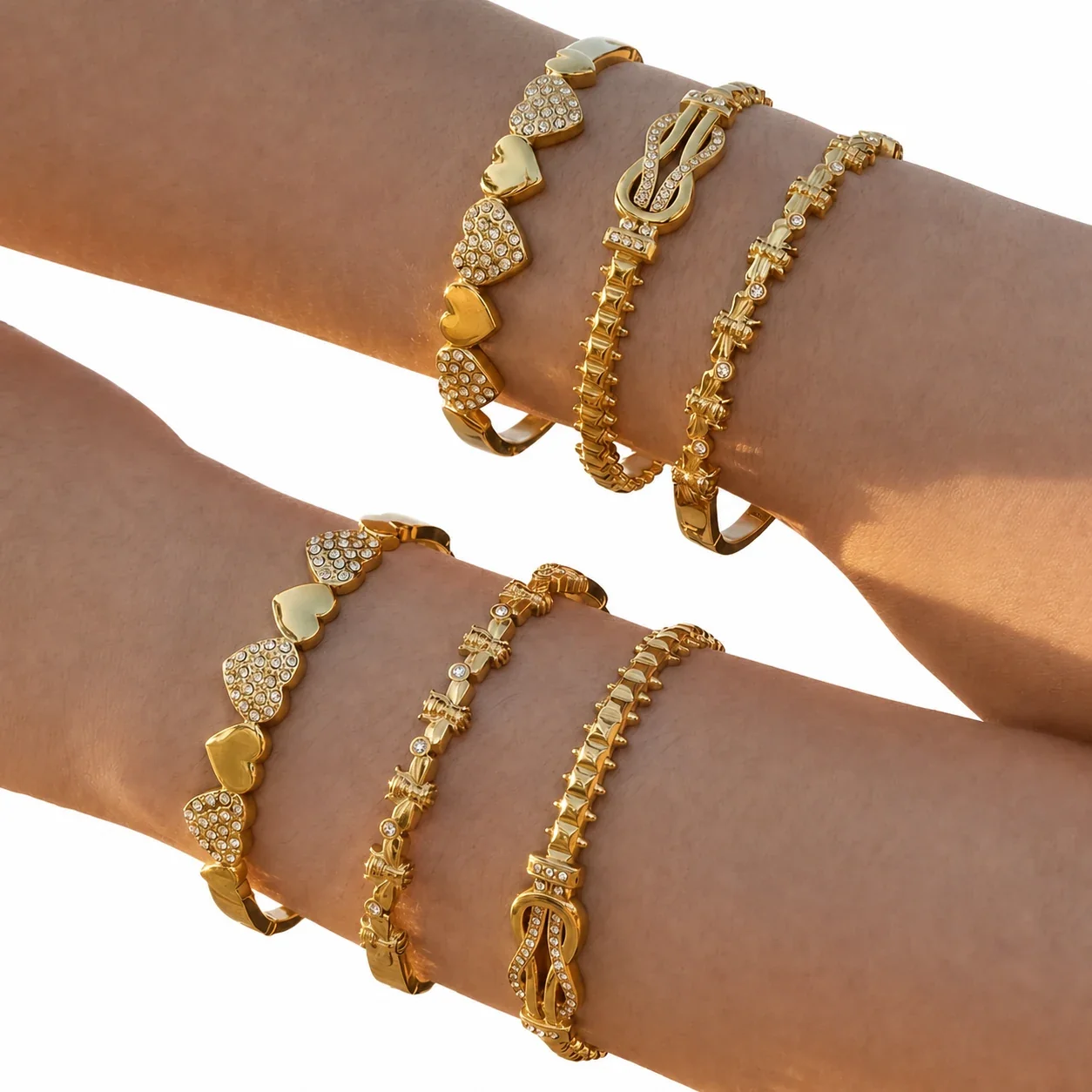 Radiant 18K Gold-Plated Crystal Heart Hinged Bangle