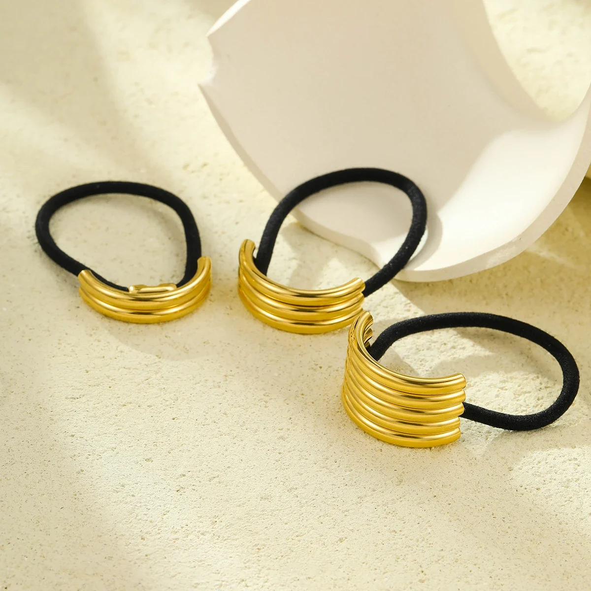 Photo produit : Élastique à cheveux en acier inoxydable plaqué or à barres courbes multiples