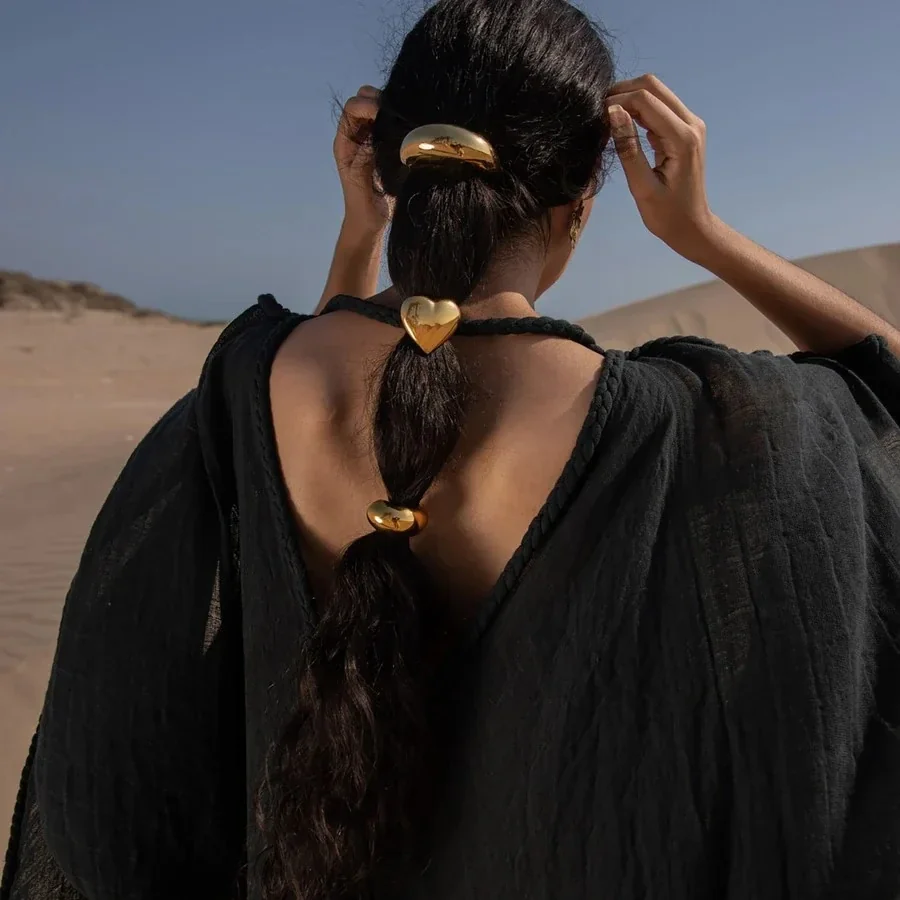 Photo produit : Élastique à cheveux avec cœur bombé en acier inoxydable plaqué or 18K