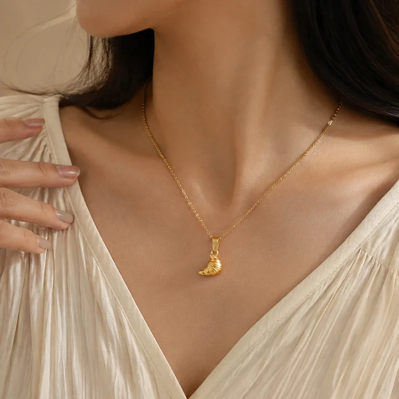 Shell Pendant Necklace with Beaded Link Chain, Gold-Plated Steel
