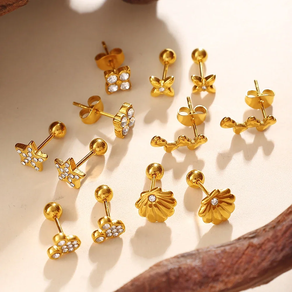 Foto del producto: Pendientes de botón con motivos de estrella, concha y lazo, acero chapado en oro