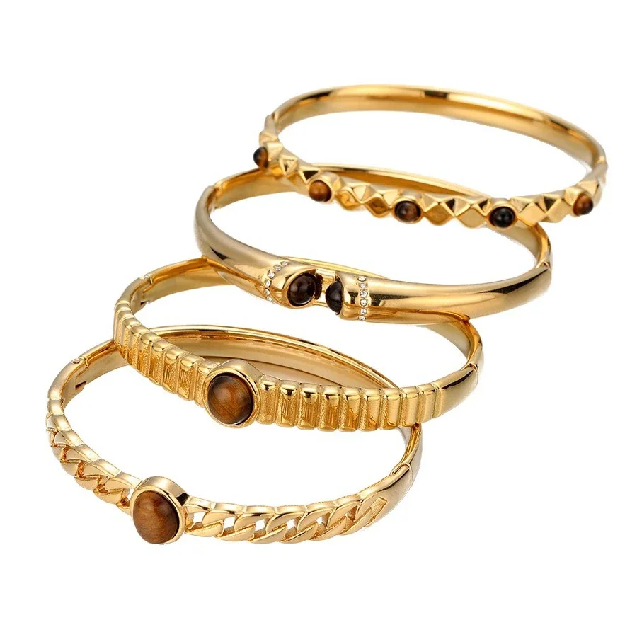 Brazalete rígido con cristal ovalado marrón y acero chapado en oro