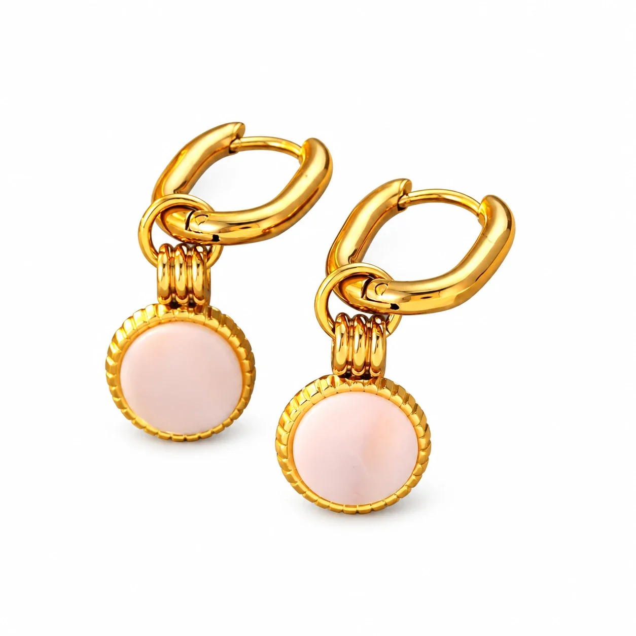 Photo produit : Créoles à incrustation ovale en coquille, PVD or 18K, acier inoxydable 316