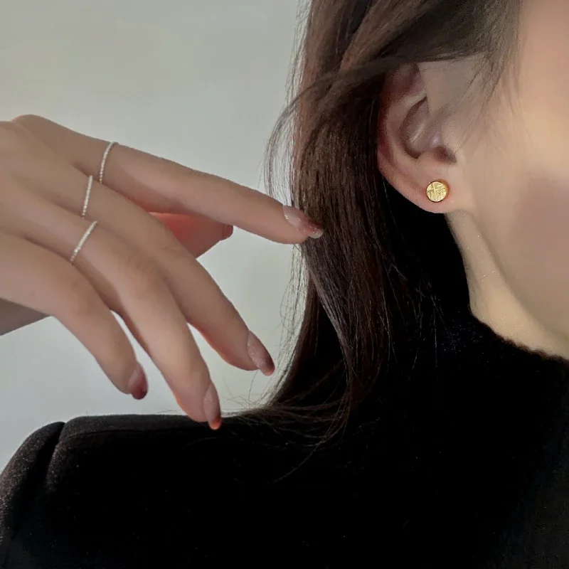 Earrings: Round Fu Character Screw-Back Stud , Gold-Plated