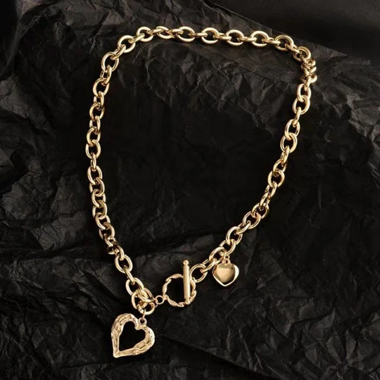 Foto prodotto: Textured Heart Chain Necklace with T-Bar, Gold-Plated Stainless Steel