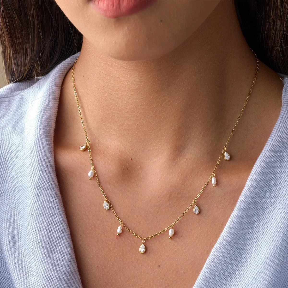 Ketting - Traanvormige kristallen, parelkralen, verguld roestvrij staal productfoto