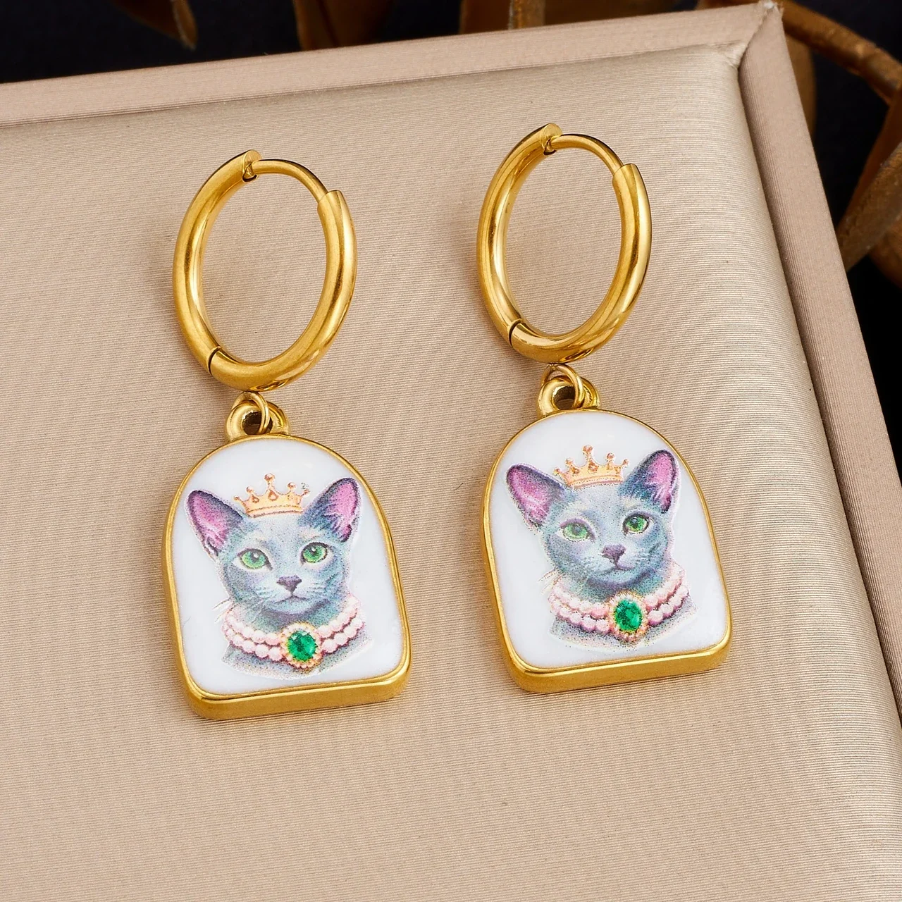 Druppeloorbellen met Boogbedels van Gekroonde Katten, Verguld Staal productfoto