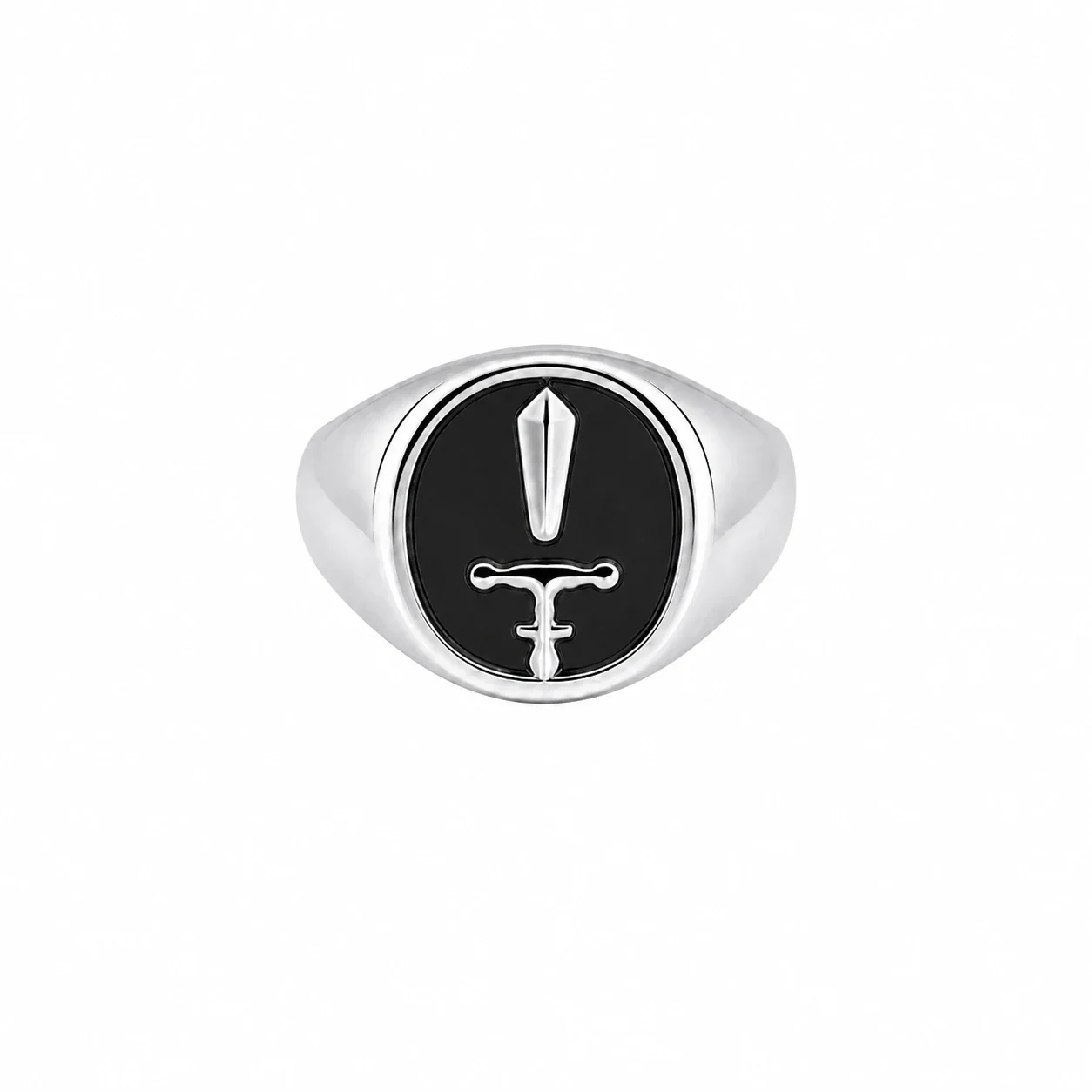 Foto prodotto: Anello chevalier con spada in smalto nero, acciaio inox 316 placcato argento