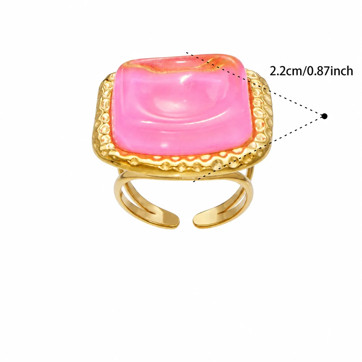 Foto del producto: Anillo de acero chapado en oro con cabujón cuadrado de resina y textura martillada