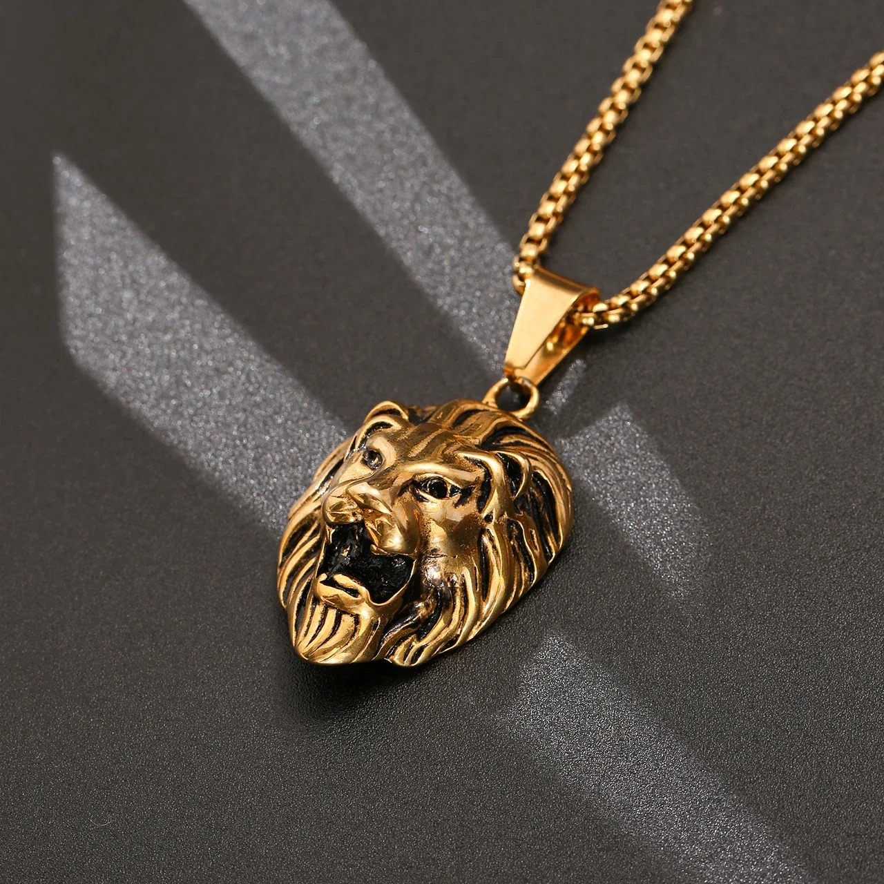 Foto del producto: Collar para hombre con colgante de cabeza de león, acero inoxidable, acabado chapado