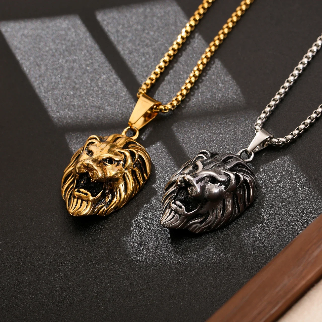 Foto del producto: Collar para hombre con colgante de cabeza de león, acero inoxidable, acabado chapado