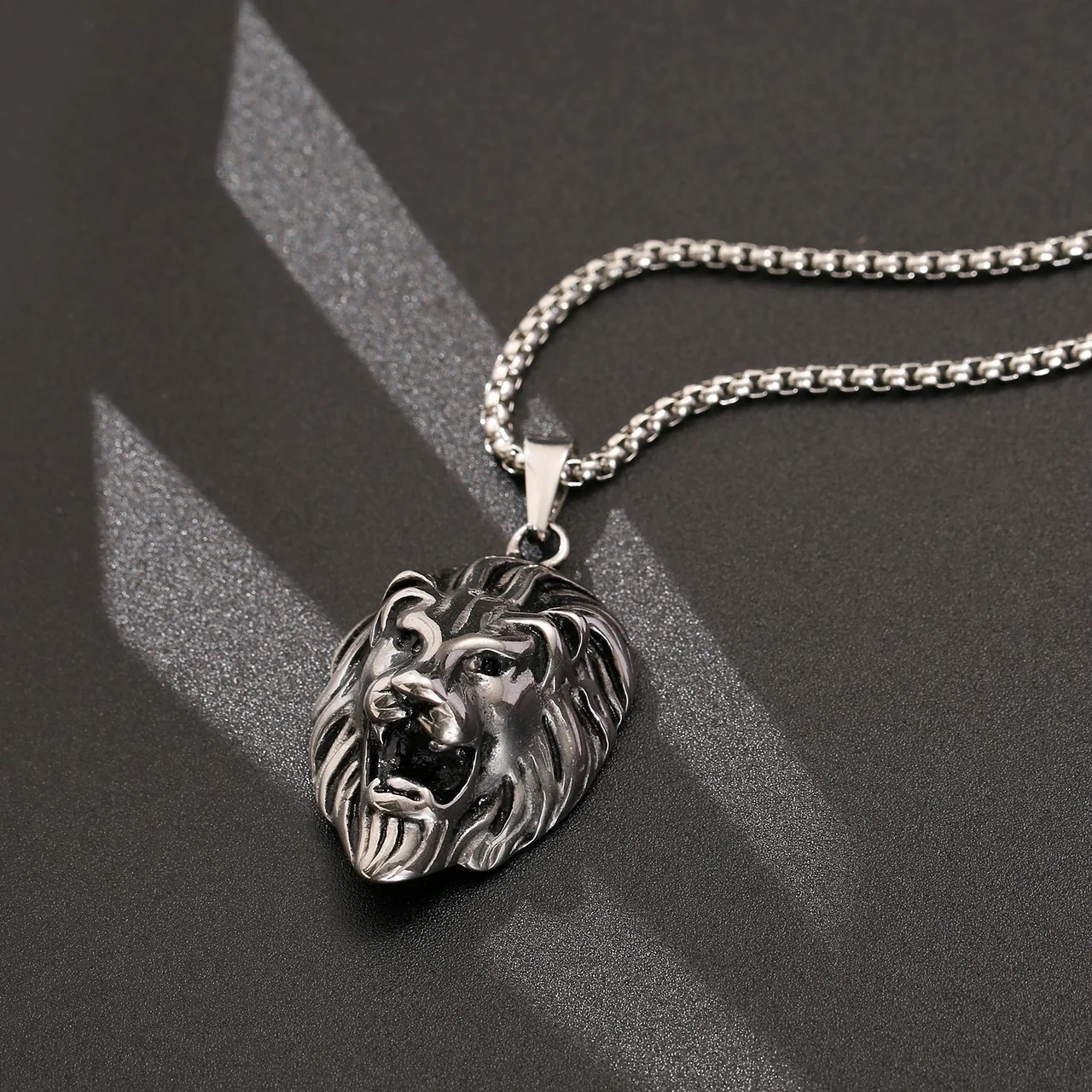 Foto del producto: Collar para hombre con colgante de cabeza de león, acero inoxidable, acabado chapado