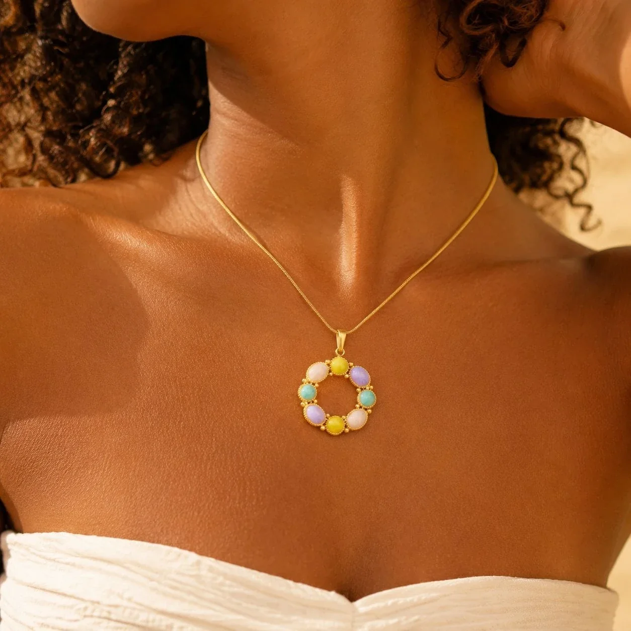 Foto del producto: Collar con Colgante de Círculo Abierto de Esmalte, Acero Inoxidable Chapado en Oro