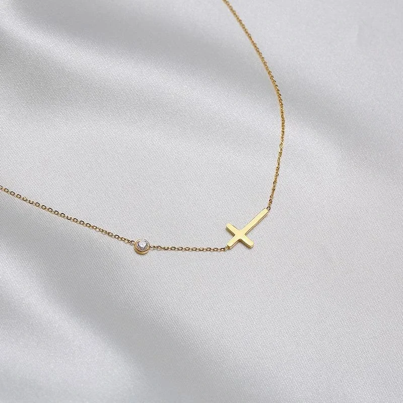 Ketting met Kruishanger en Kastgezet Kristal, 18K Verguld productfoto