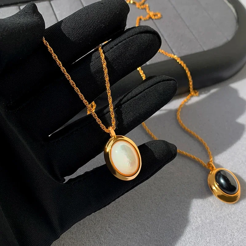 Hangerketting met ovale cabochon en koordketting, verguld productfoto