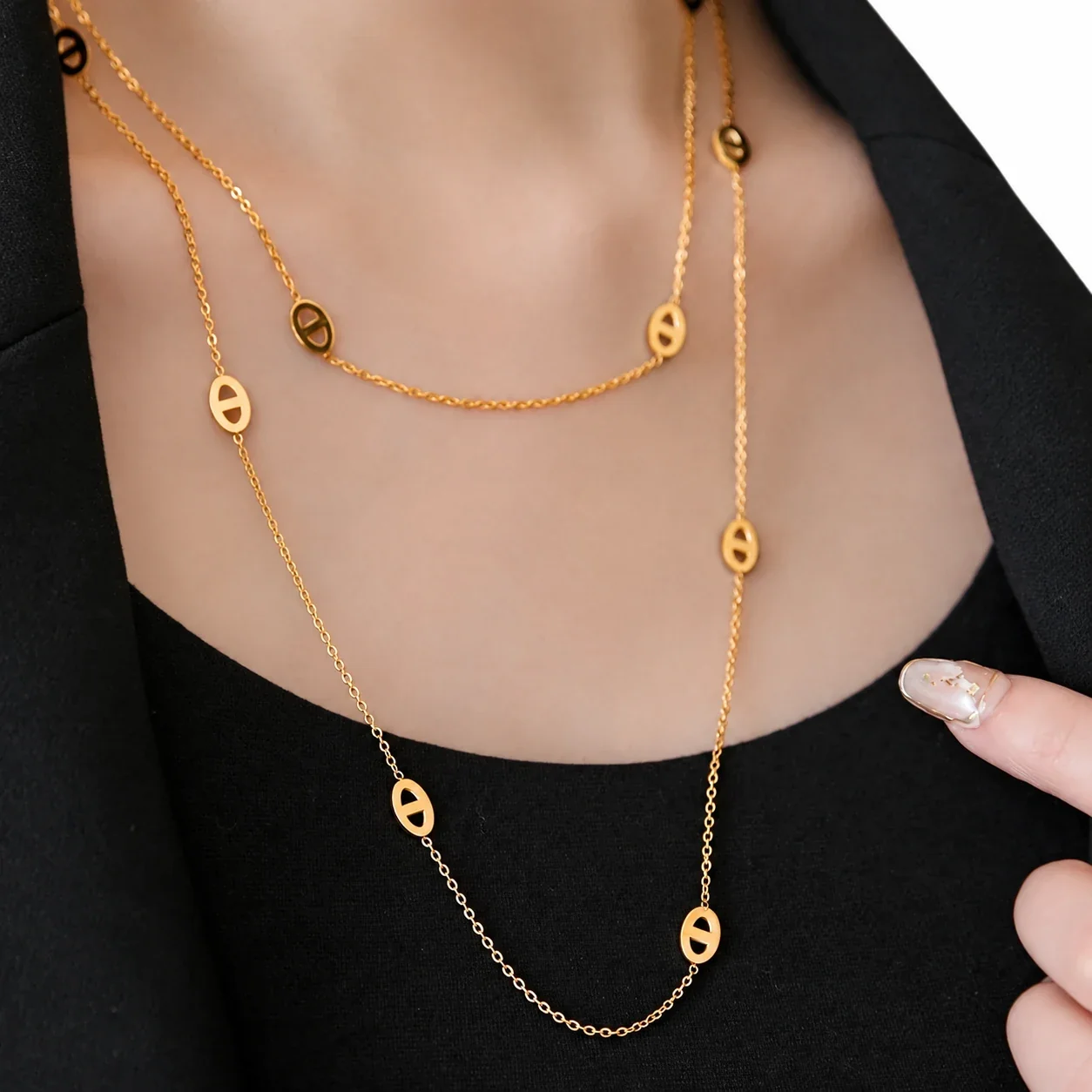 Layered Oval Cutout Long Necklace in 18K Gold-Plated Steel - Gold