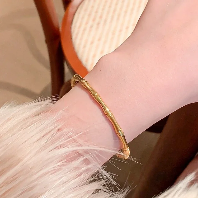 Foto del producto: Bamboo Segment Bangle in Gold-Plated Stainless Steel