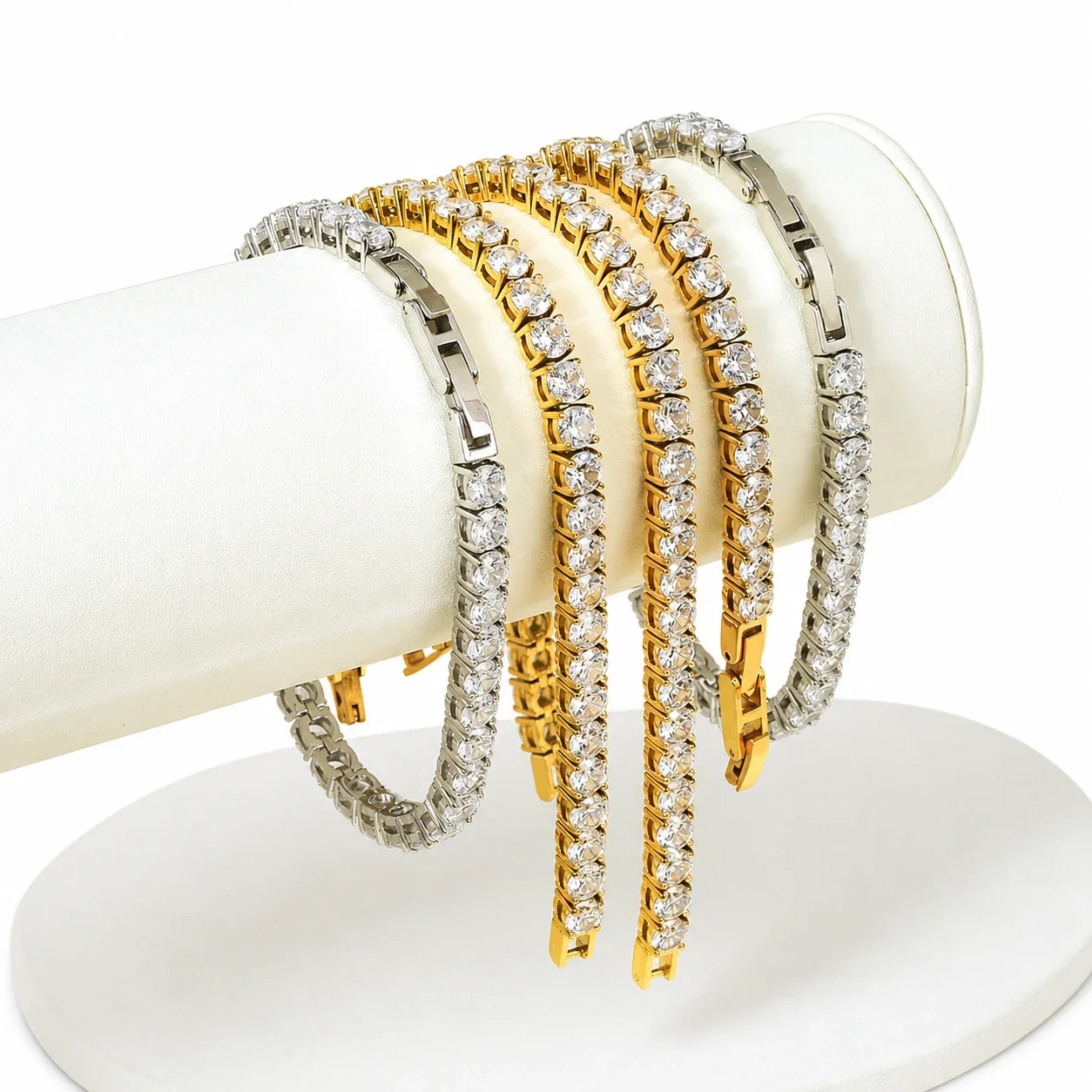 Produktfoto: Funkelndes Tennis-Armband aus Edelstahl mit runden Zirkonia - 316 - PVD