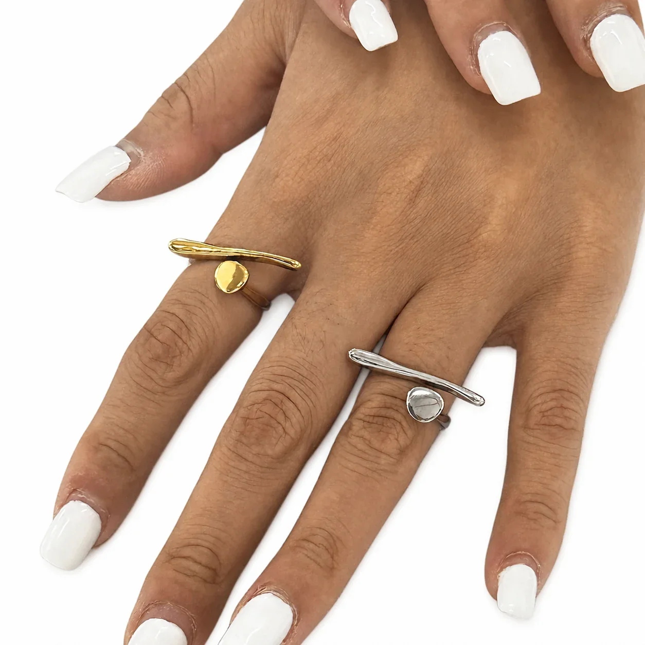 Foto del producto: Anillo de Acero Inoxidable Esculpido con Barra Abierta y Disco