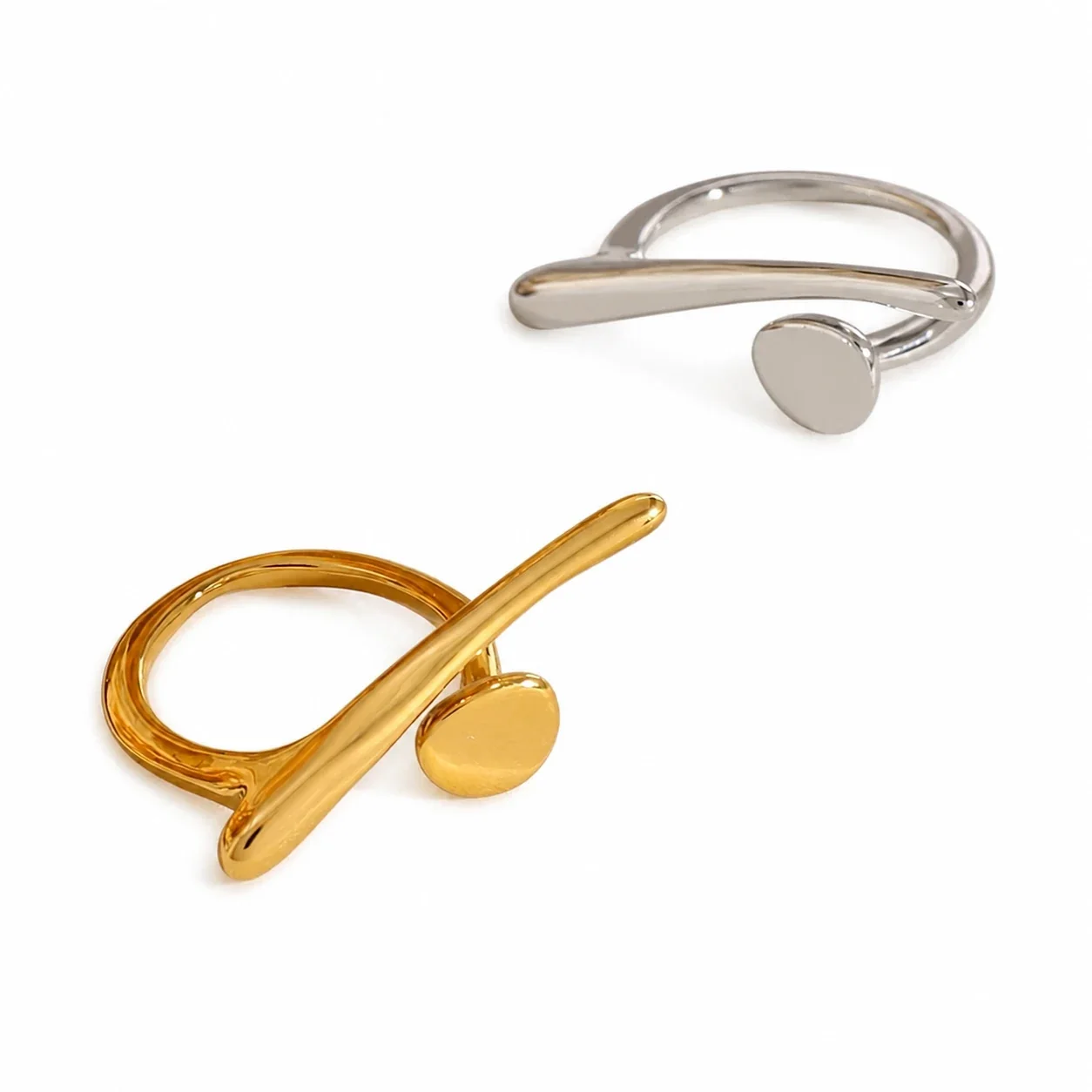 Foto del producto: Anillo de Acero Inoxidable Esculpido con Barra Abierta y Disco