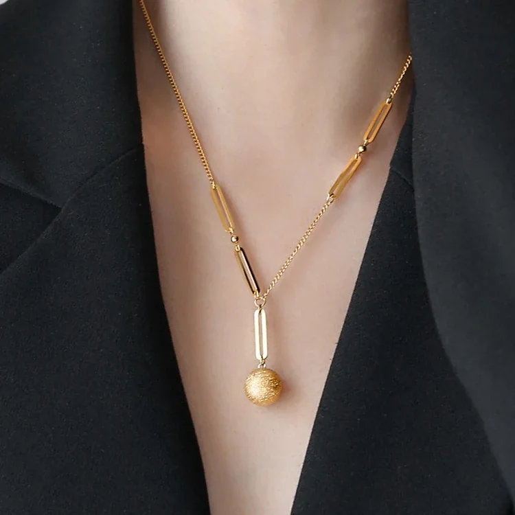 Hangerketting met structuurbol en staafschakels, goudverguld staal productfoto