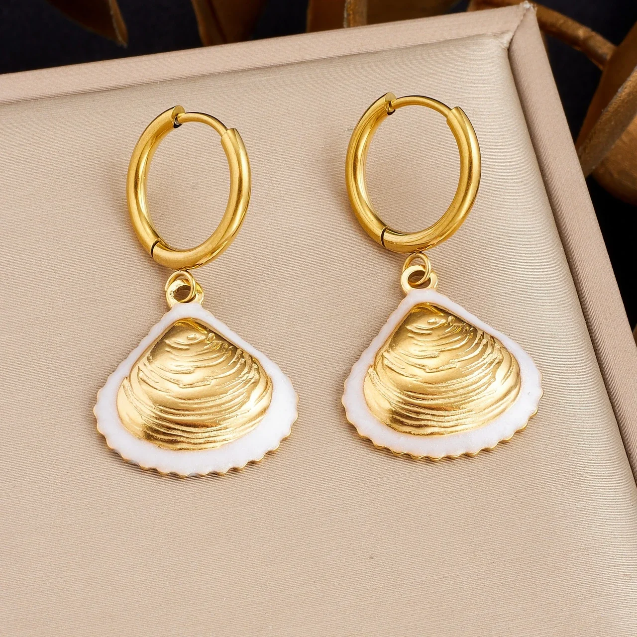 Hoop Earrings with Textured Shell Drops in Gold-Plated Steel