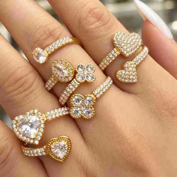 Open ring met pavé hart of bloem van zirkonia, roestvrij staal productfoto