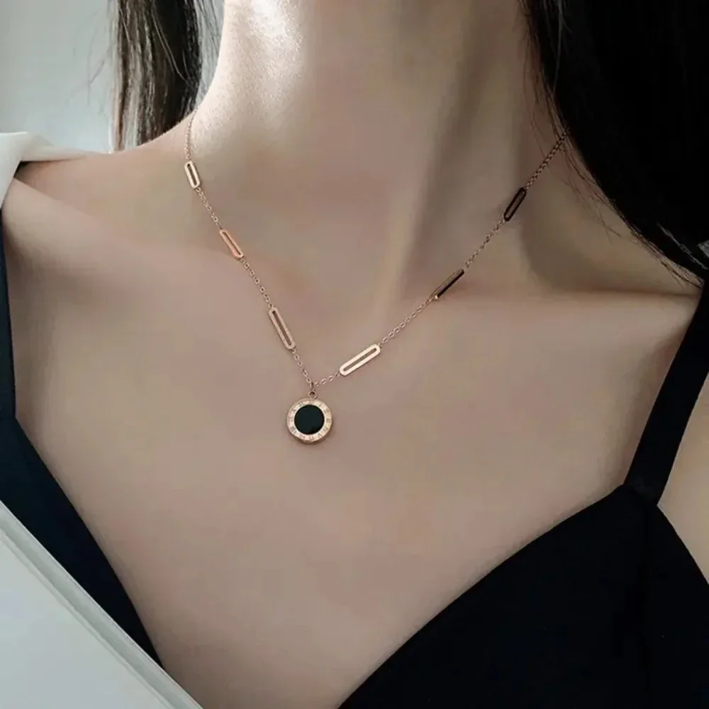 Produktfoto: Roman Numeral Disc Open-Link Necklace, Plated Stainless Steel