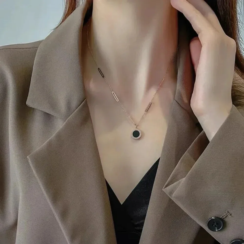 Produktfoto: Roman Numeral Disc Open-Link Necklace, Plated Stainless Steel