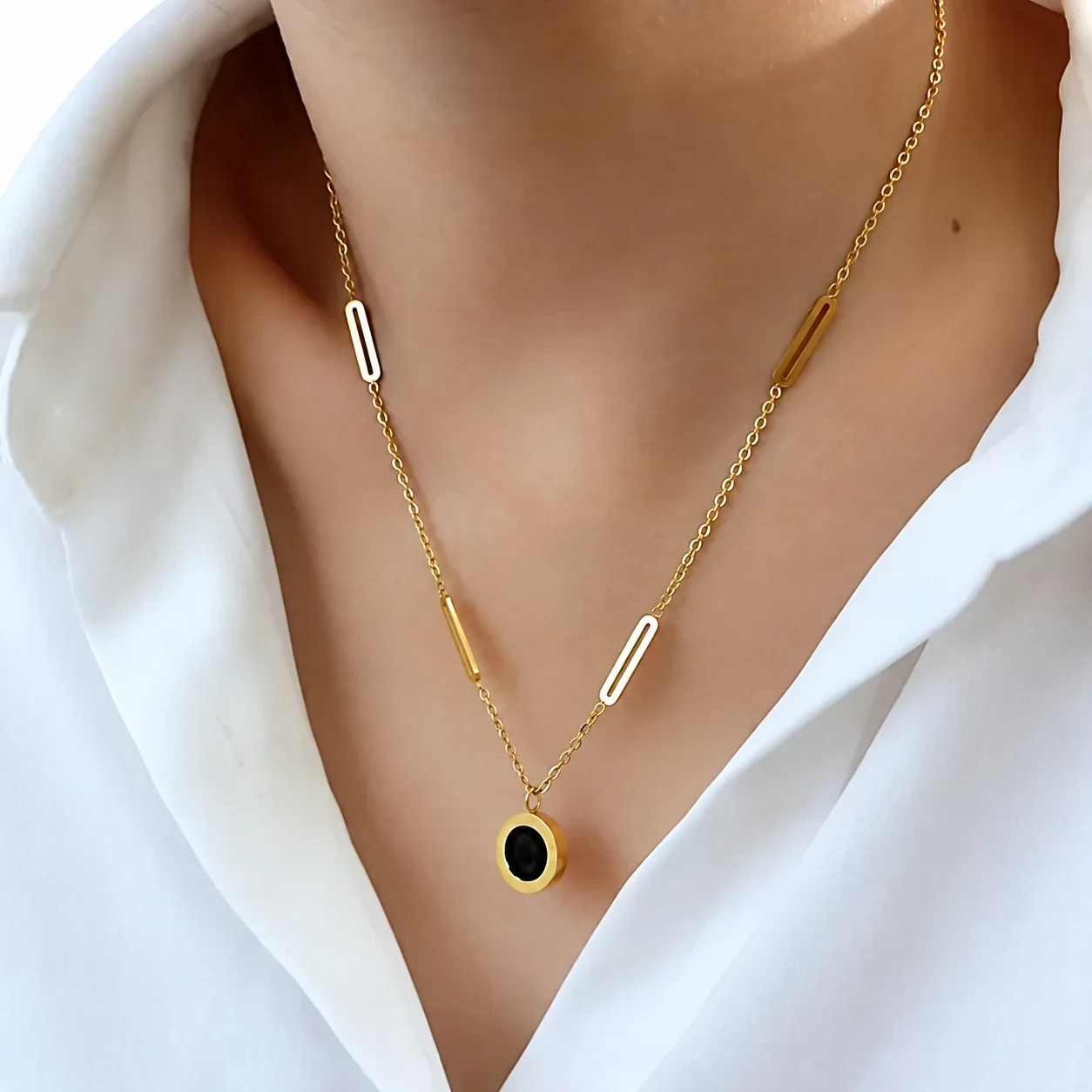Produktfoto: Roman Numeral Disc Open-Link Necklace, Plated Stainless Steel