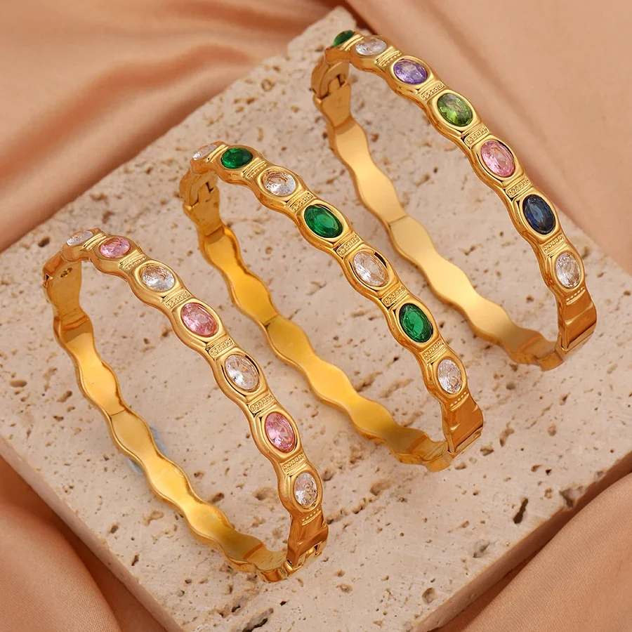 Foto do produto: Bangle Bracelet with Oval Crystal Stations, 18K Gold-Plated