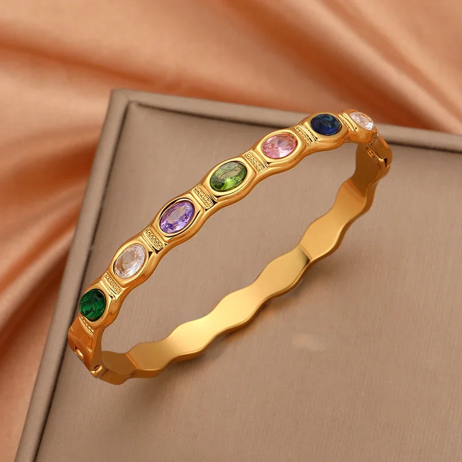 Foto do produto: Bangle Bracelet with Oval Crystal Stations, 18K Gold-Plated
