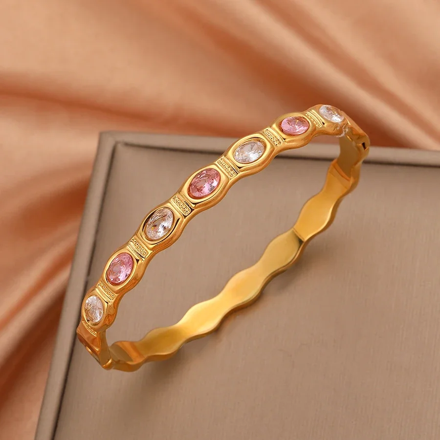 Foto do produto: Bangle Bracelet with Oval Crystal Stations, 18K Gold-Plated