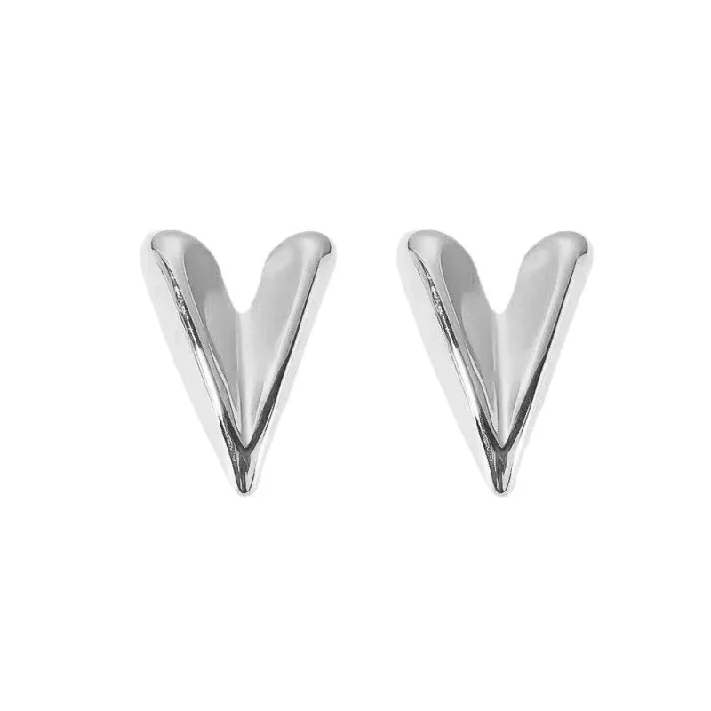 Herz-Ohrstecker mit erhabener V-Rille aus 316 Edelstahl PVD