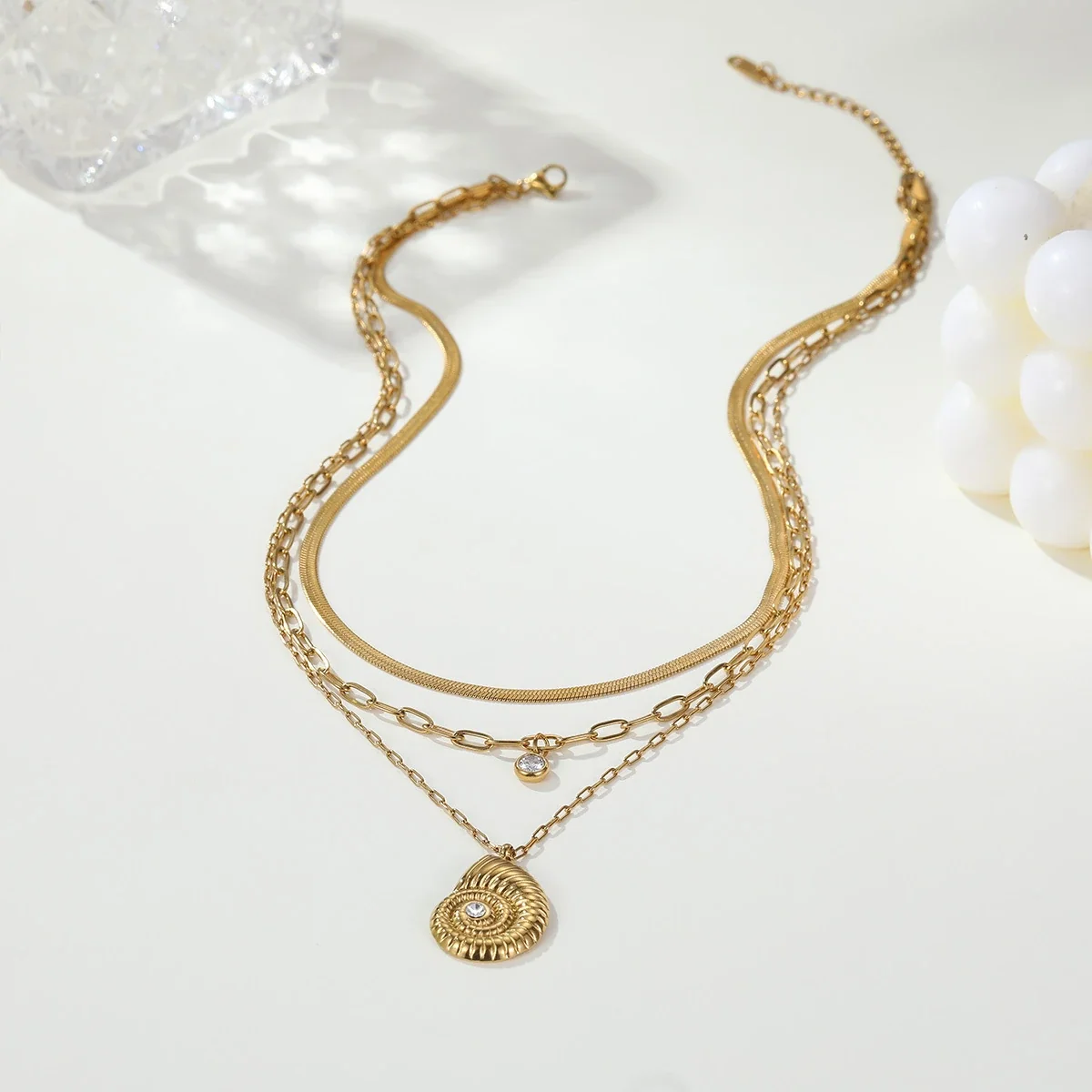 Drie-laags slangenketting met spiraalhanger, 18K goudverguld productfoto